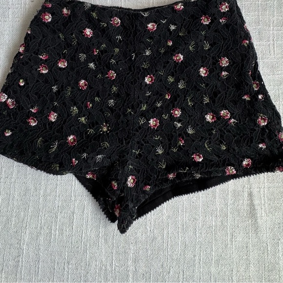 Kendall & Kylie Black Shorts Embroidered Lace Floral Boho Festival Small - Picture 8 of 9